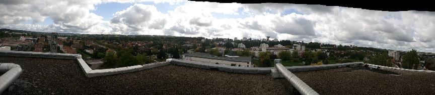 Vue de la toiture en cours de rénovation sur le TM03, couvertines partiellement posées